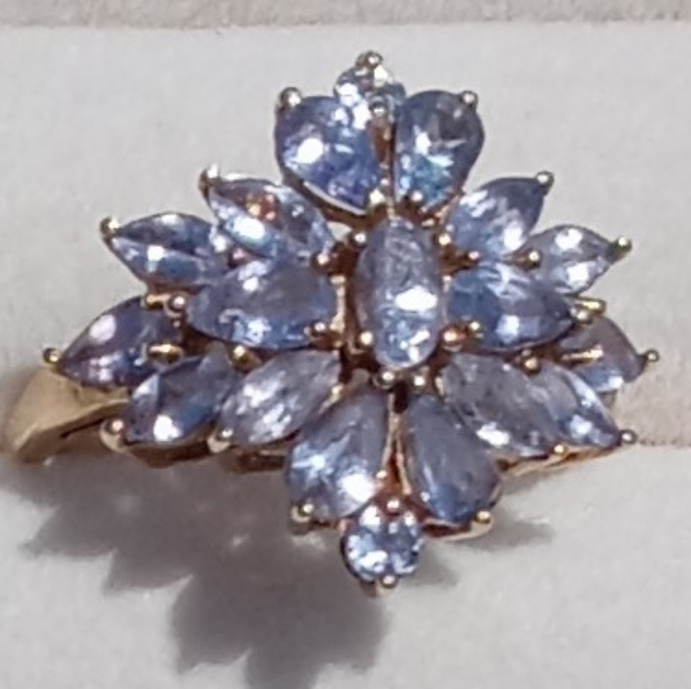 10KT Gold Tanzanite Cocktail Ring